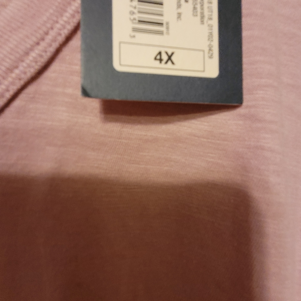 Universal Thread NWT tee, 4x plus tshirt - Picture 2 of 3